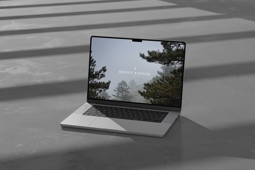 Présentation du site web de Benoît Batigne sur un macbook pro 16 pouces
